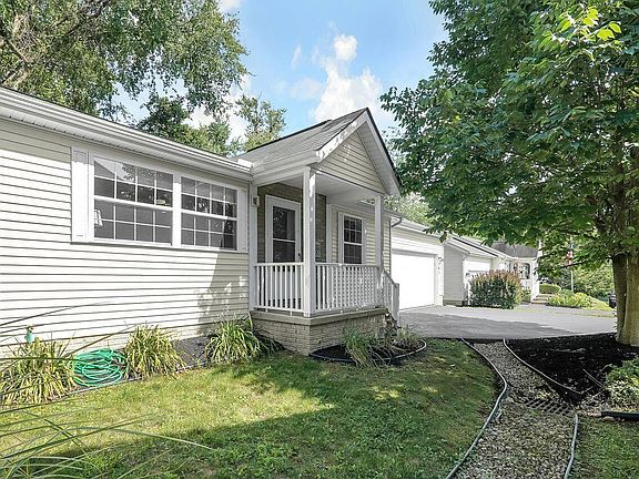 2nd image of 582 Blakeley Pl