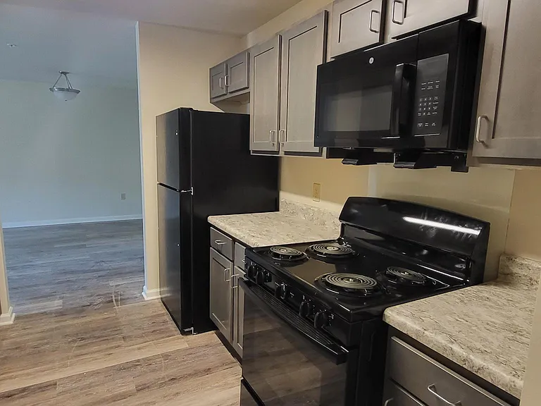 8535 Halcyon Pointe Dr — Photo 1
