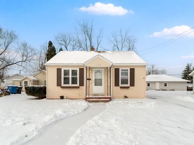 1327 Monroe St, Oshkosh, WI, 54901