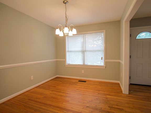 5th image of 2261 5th St NE