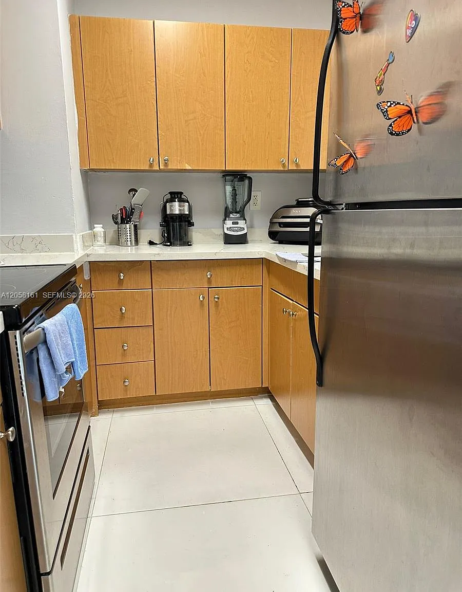 Biscayne Cove Condo — Photo 3