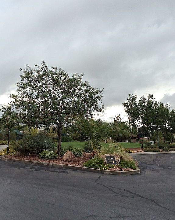 Private park-one-way traffic