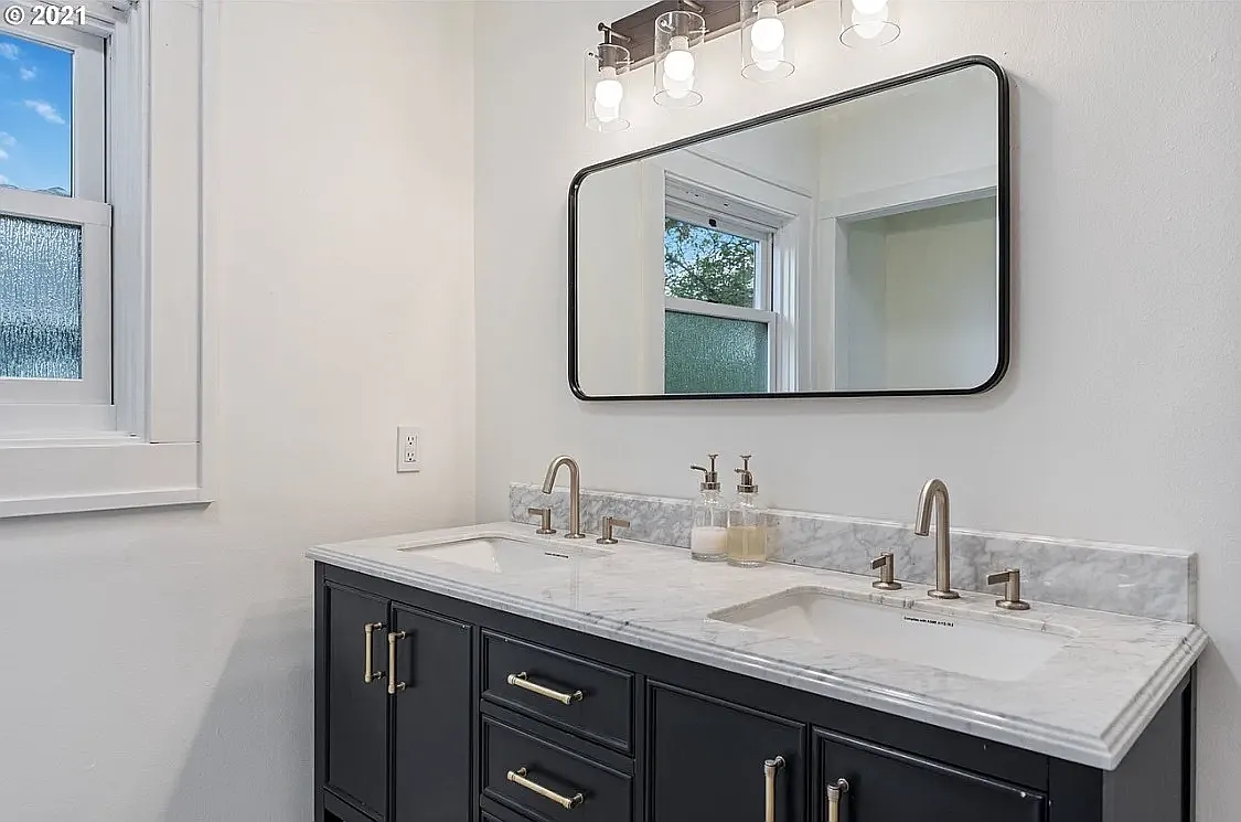 3 bed, 1819 sqft, $3,000 — Photo 2