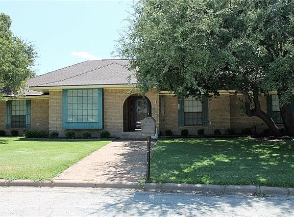 2nd image of 412 Briarwood Dr