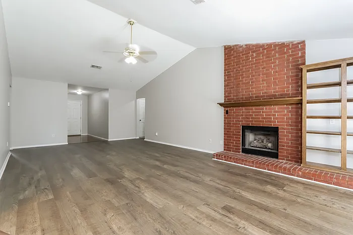 2106 Cherry Creek Cir — Photo 2