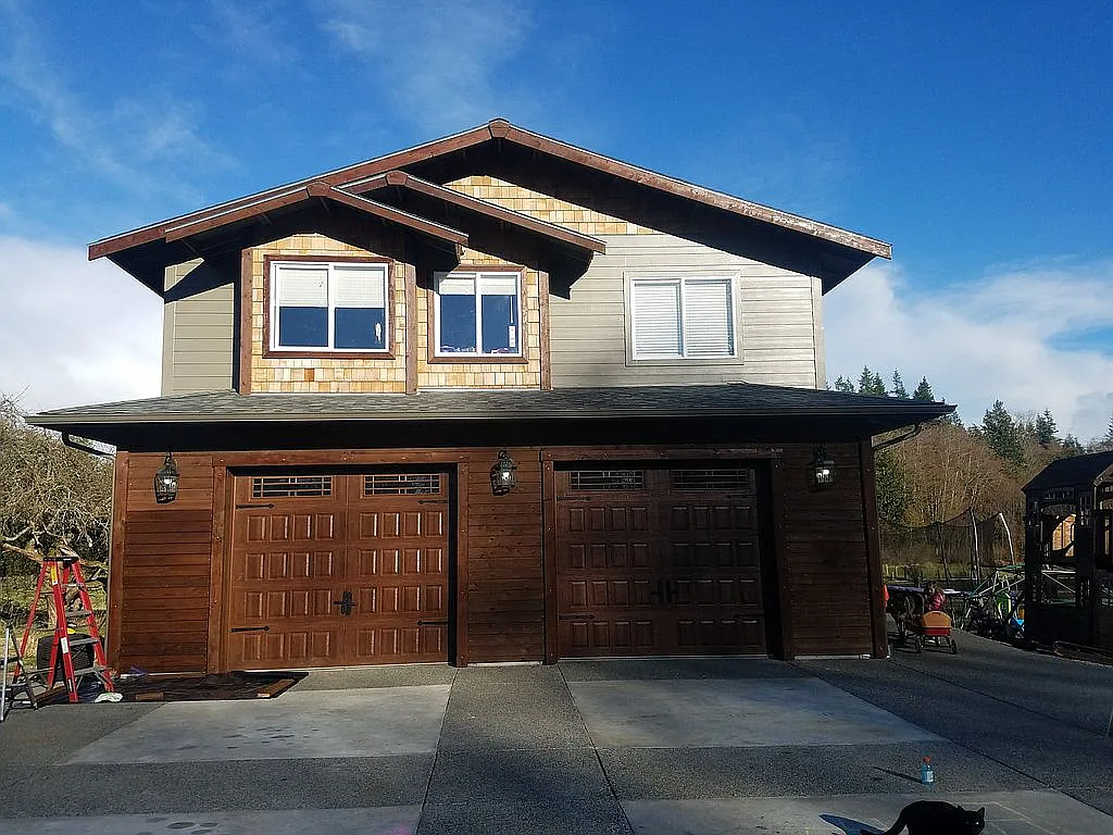 618 296th St NE photo 1