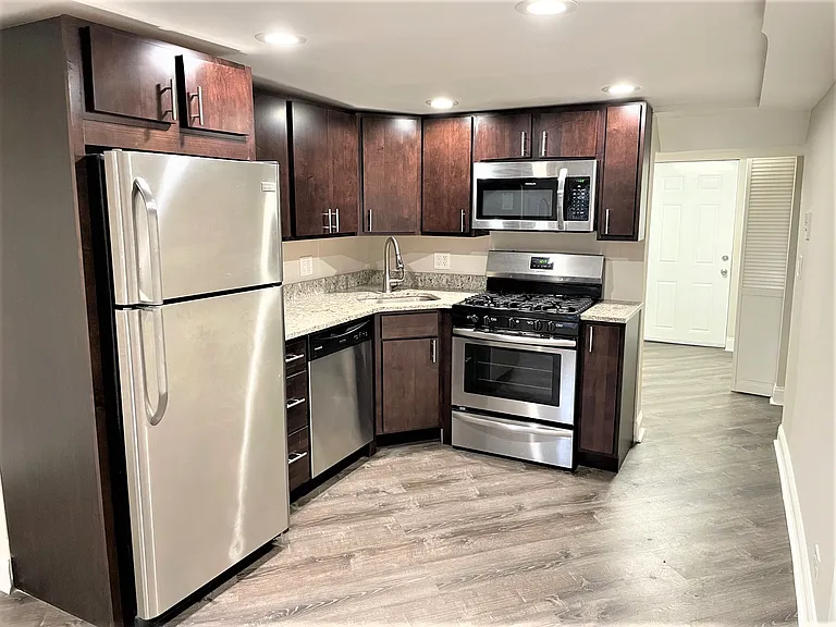 1636 W Roscoe St #G — Photo 14