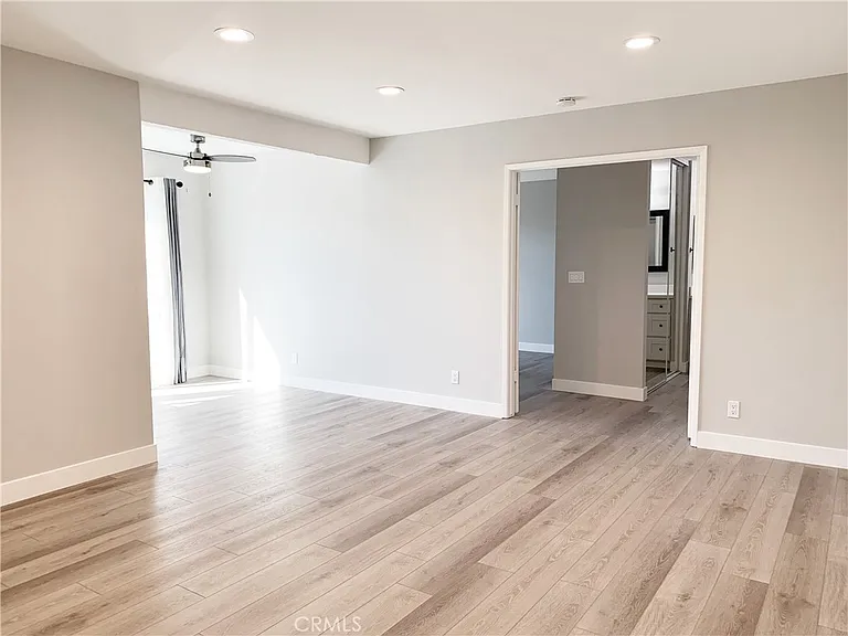 55 Streamwood — Photo 14
