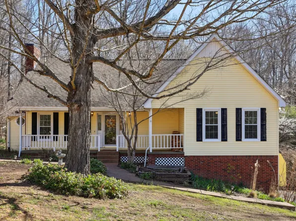 224 Beechwood Dr, Burns, TN 37029