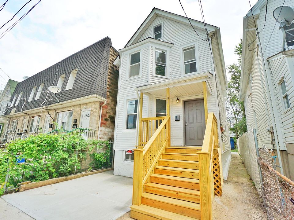 1st image of 139 Eaton Pl #2B