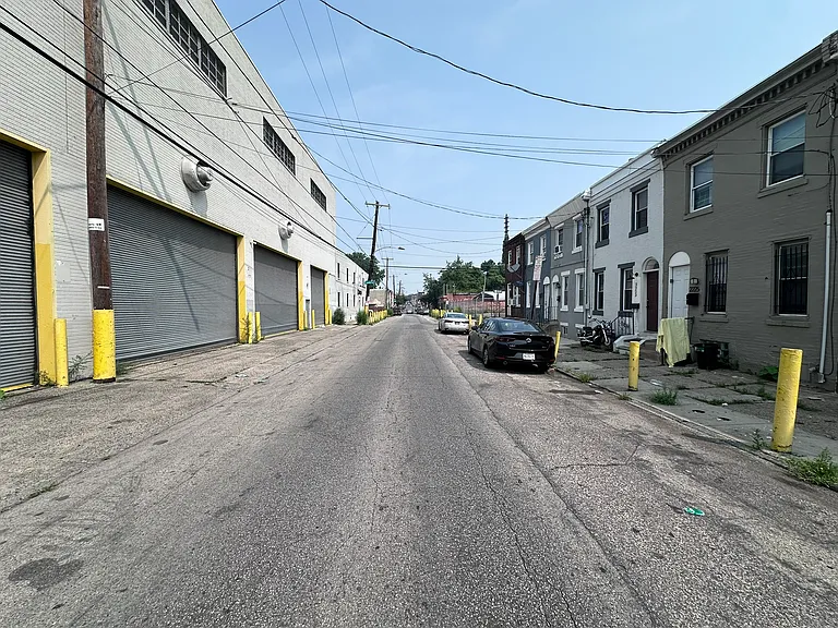 2229 E Ann St — Photo 23