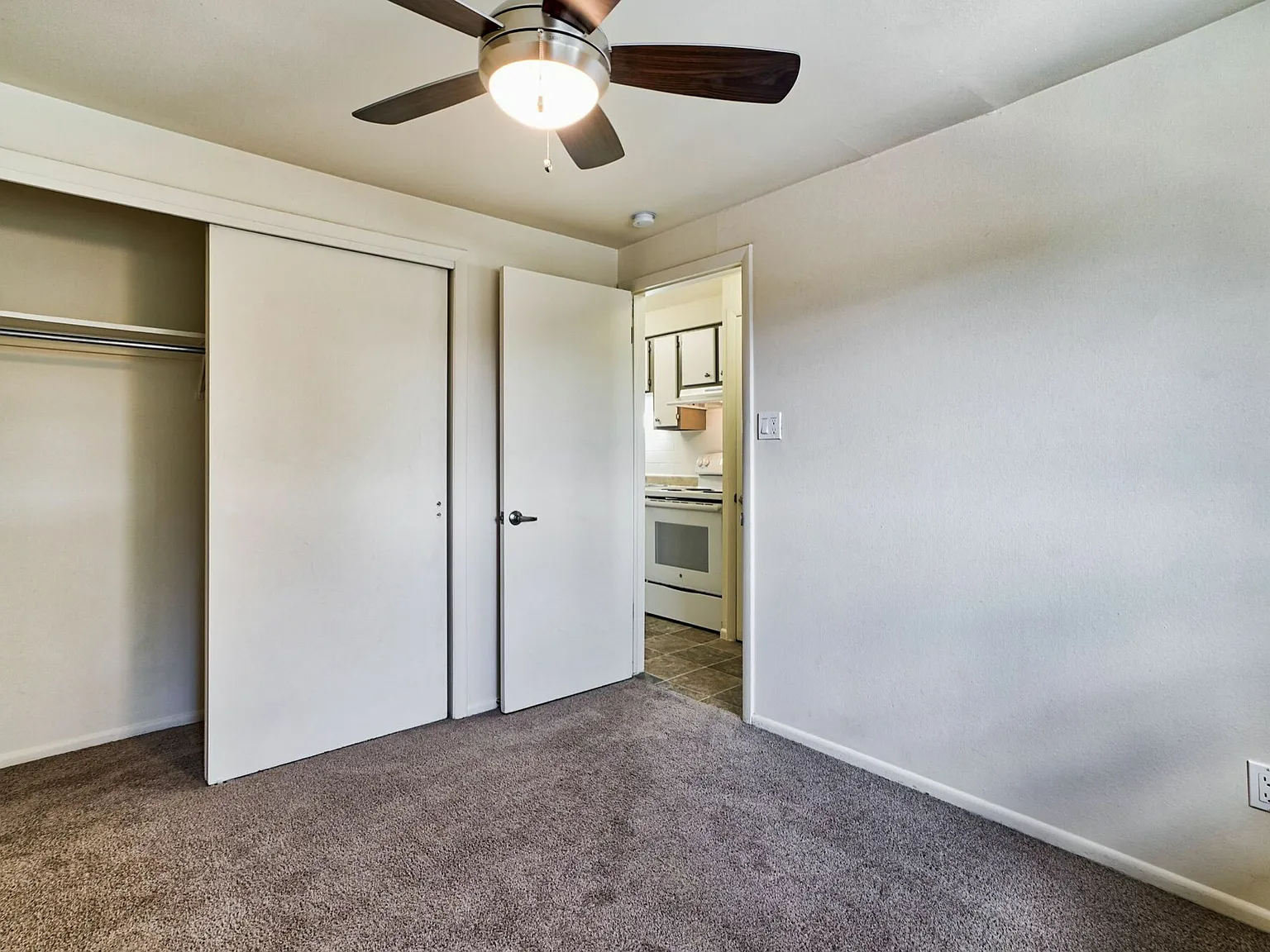 Harper House Apartments — Photo 3