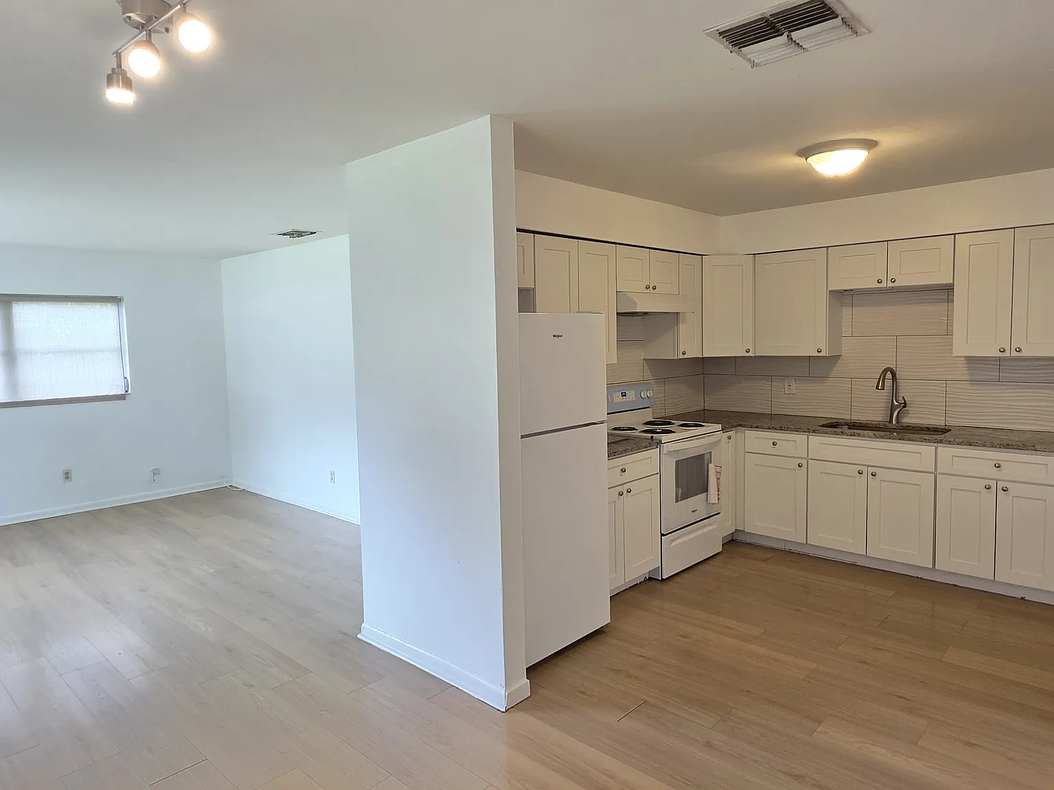 4 bed, 2.0 bath, $2,500 — Photo 3