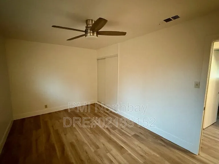 1019 Wallace St — Photo 8