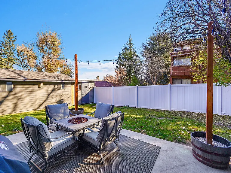 2124 19th Ave — Photo 38