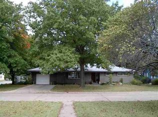 1402 E 14th Ave, Winfield, KS 67156