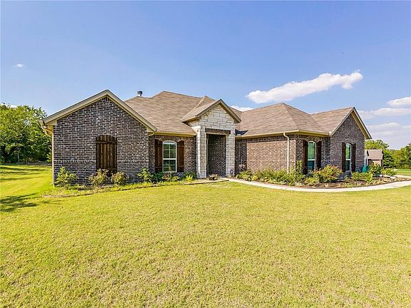 3rd image of 716 Mint Dr