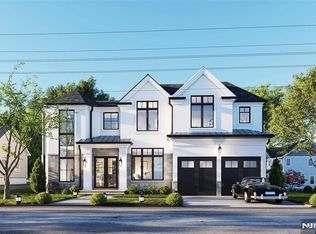 324 Ross Rd, Paramus, NJ 07652