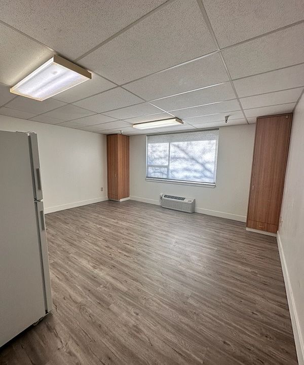 2nd image of 1120 Montana St #4