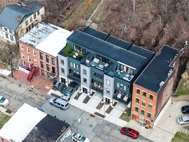240 E Jefferson St — Photo 46