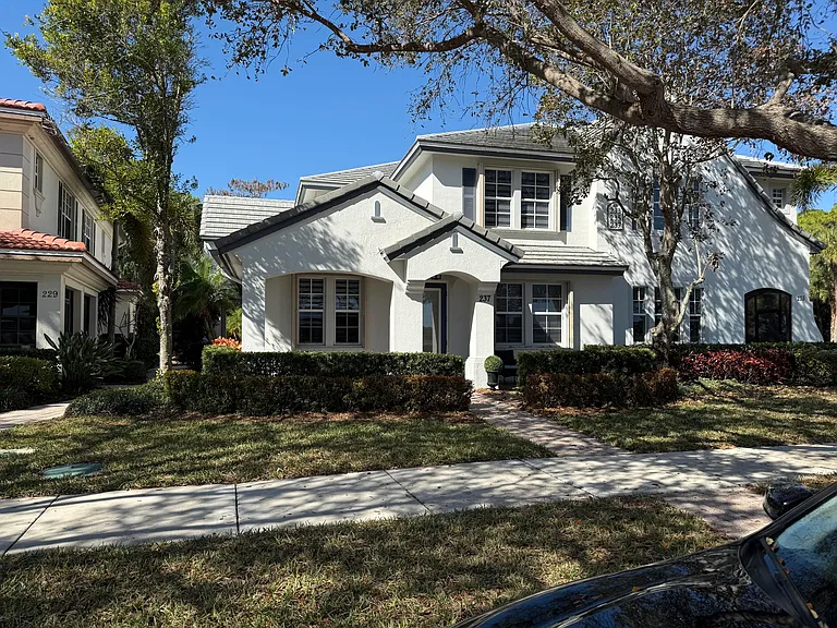 233 Evergrene Pkwy — Photo 4