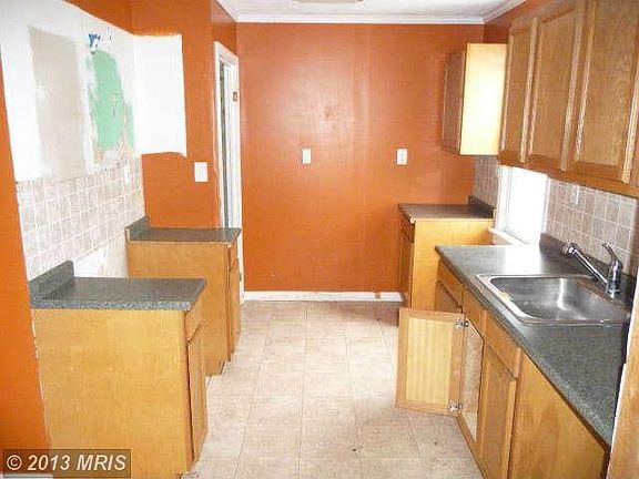 2nd image of 822 Georgia Ave