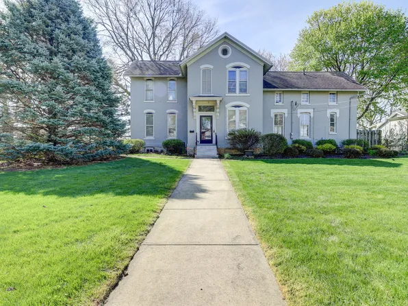 911 E 2nd St, Sterling, IL 61081