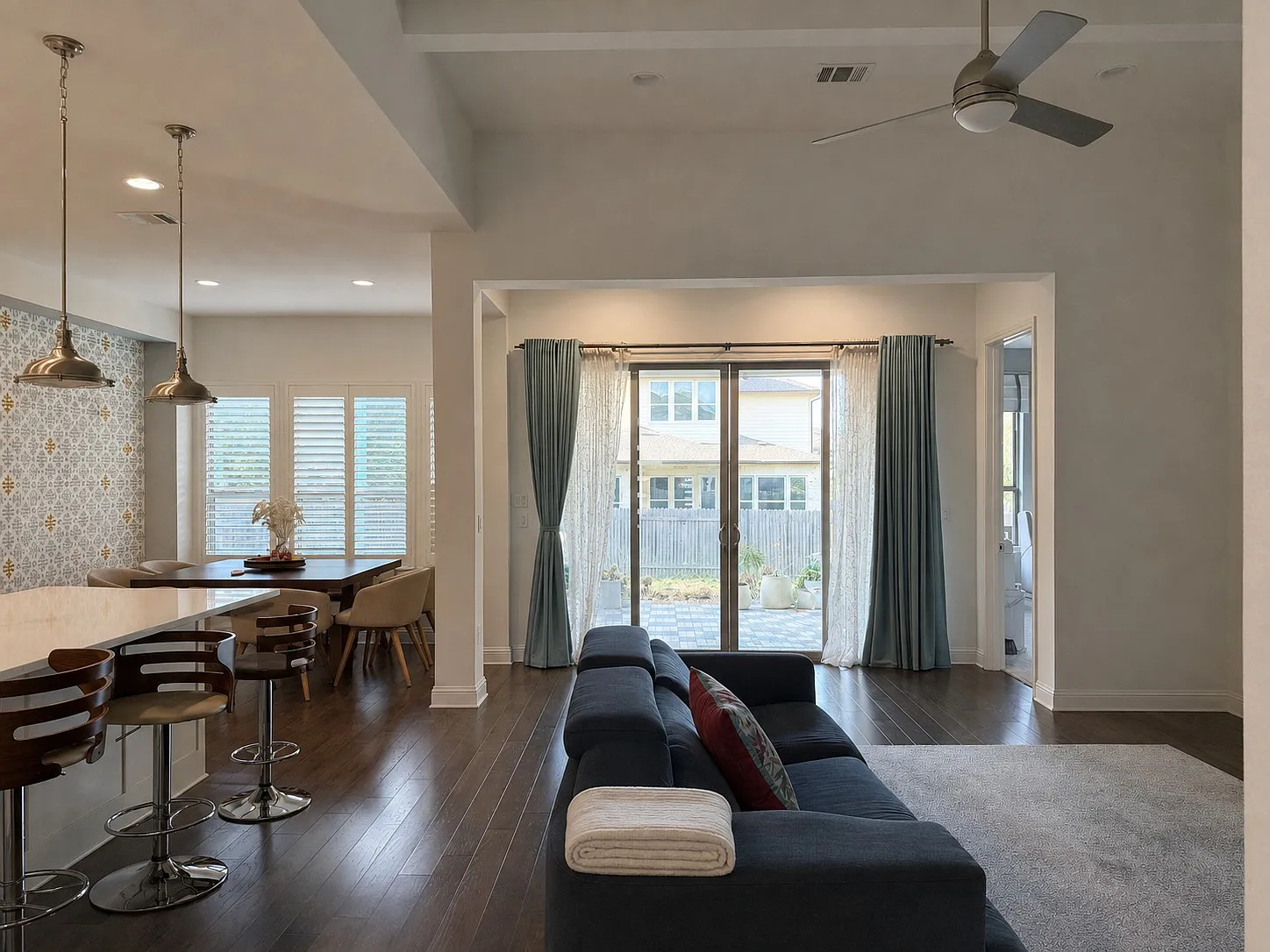 5 bed, 3.5 bath, 2920 sqft, $4,350 — Photo 2
