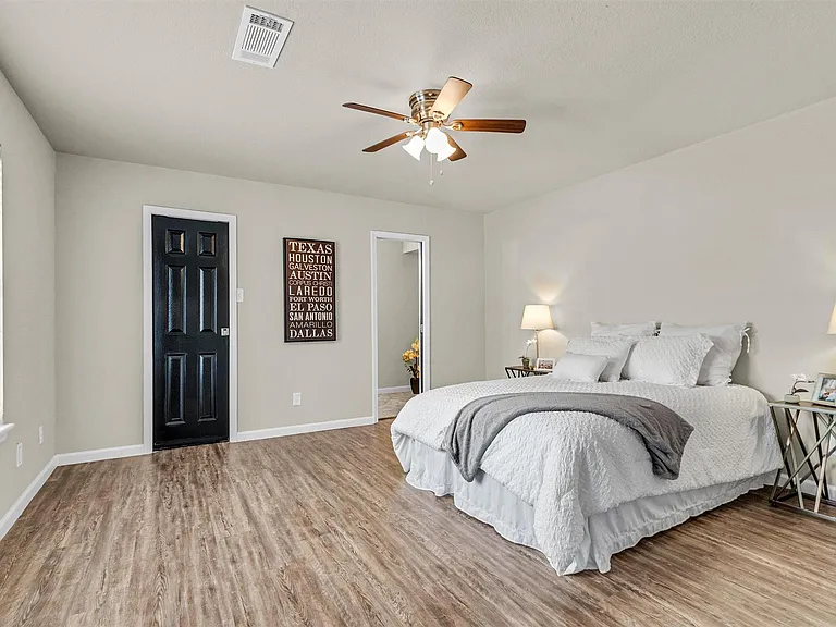 7911 Heathrow Ln — Photo 11