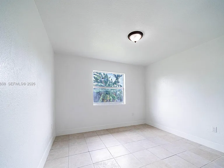 705 NW 13th Ter — Photo 30