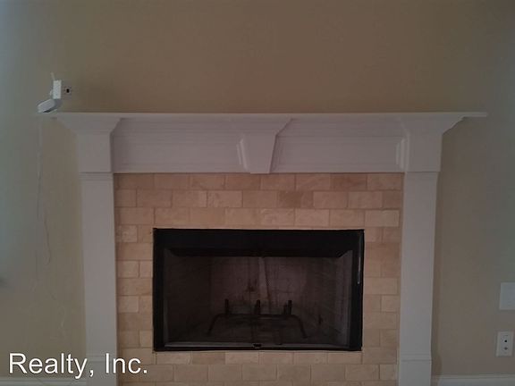 4th image of 3337 N Henderson Way
