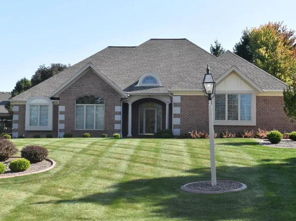 W261N2854 Woodburne COURT, Pewaukee, WI 53072
