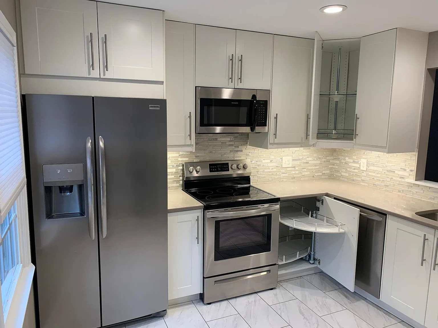 3 bed, 1.5 bath, 1179 sqft, $2,850 — Photo 2