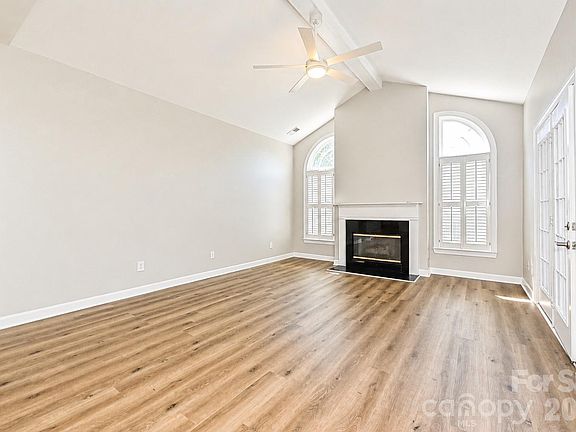 4th image of 8348 Highland Glen Dr