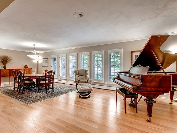 2nd image of 5150 Sanford Cir W