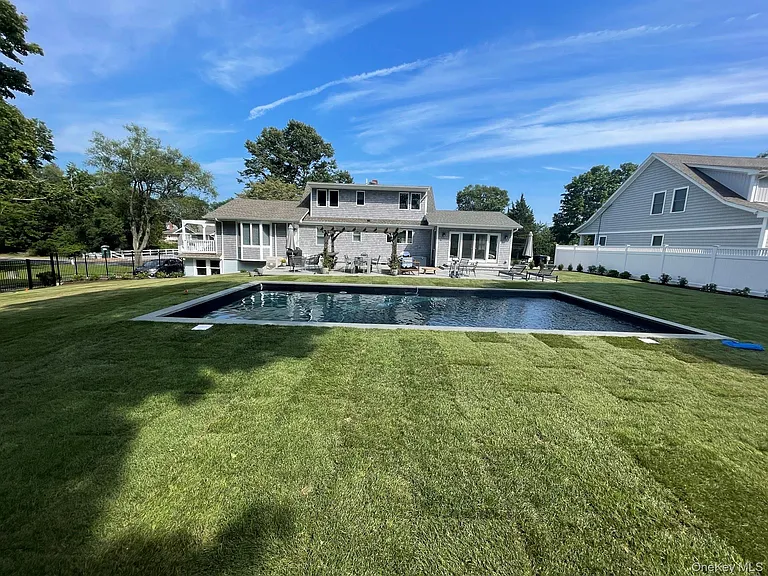 580 Gin Ln — Photo 2