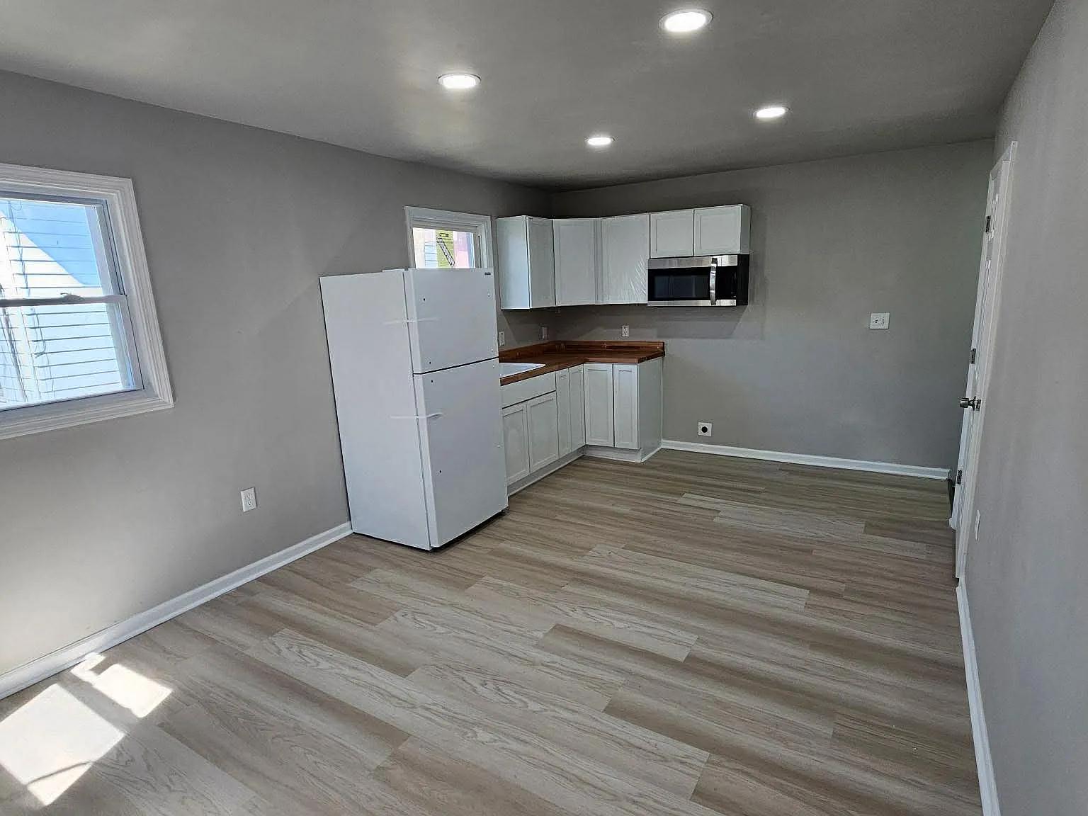 2 bed, 1300 sqft, $1,200 — Photo 3