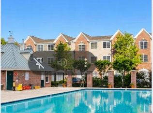 436 Albany Ct, West New York, NJ 07093