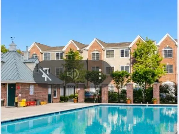 436 Albany Ct, West New York, NJ 07093