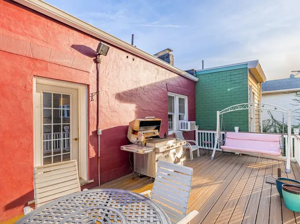 895 Summit Avenue image 16 of 22