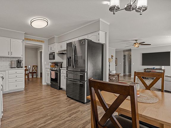 3rd image of 1017 Oriole Dr