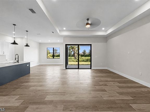 4th image of 3804 Hyde Park Dr