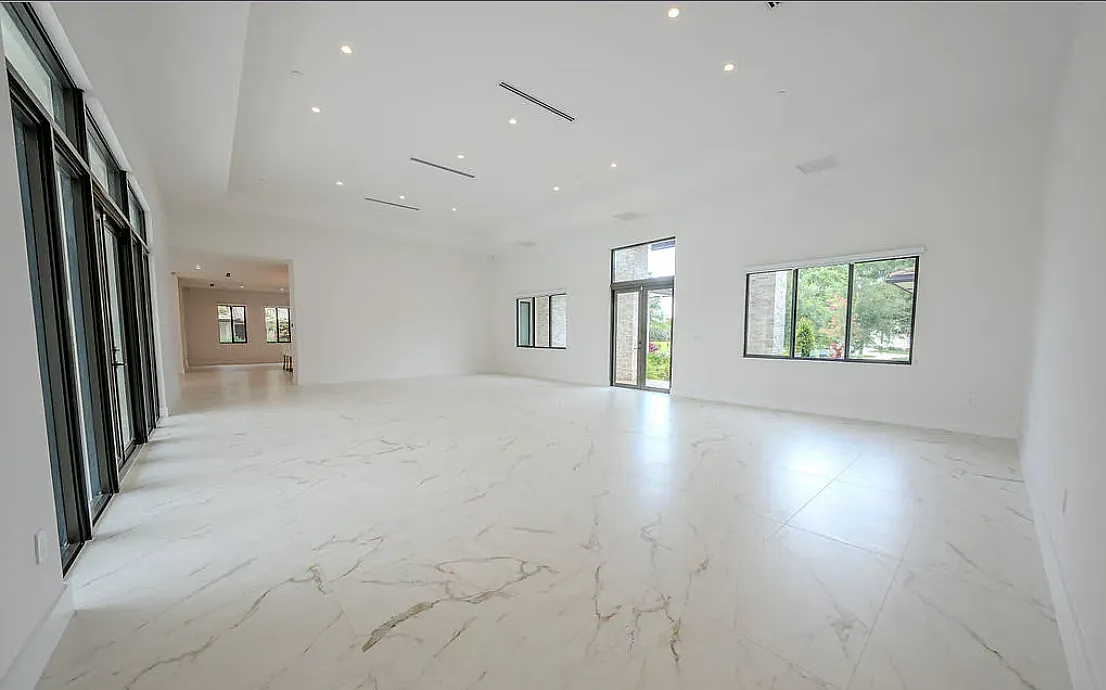 6 bed, 6304 sqft, $22,000 — Photo 2
