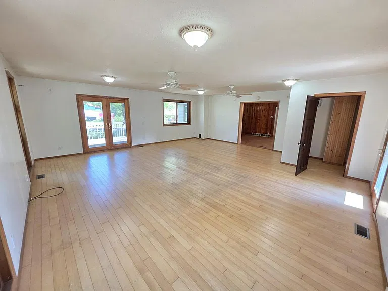11934 Goodview Ave — Photo 28