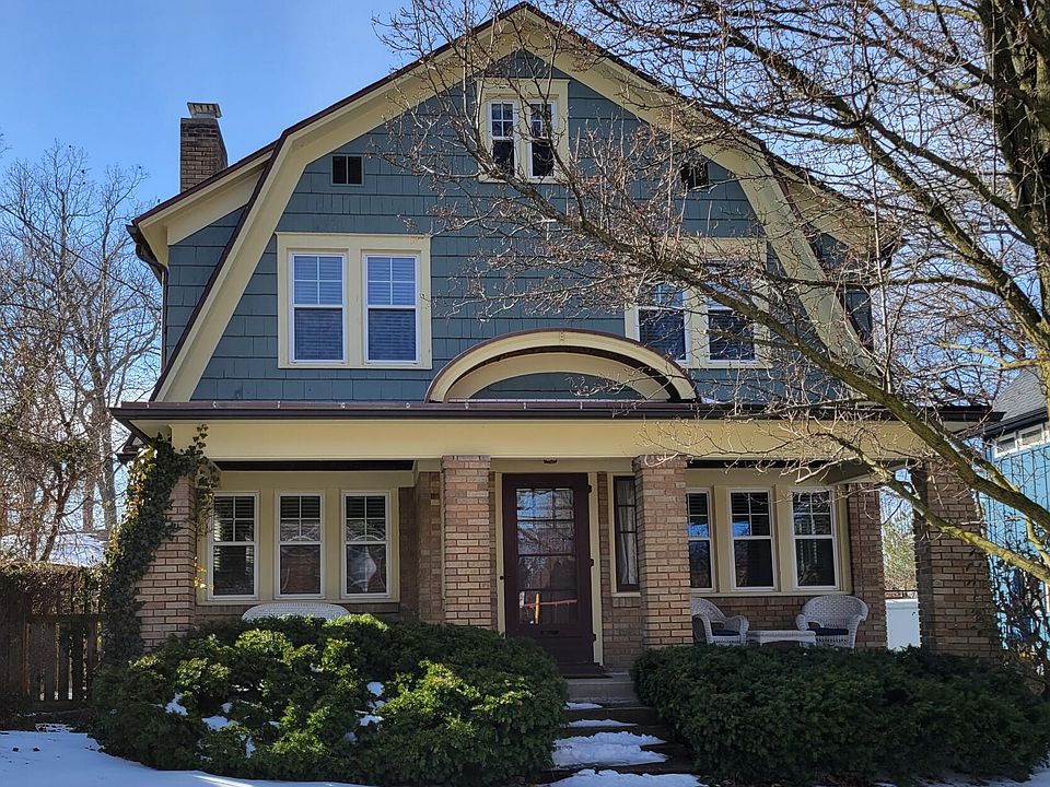 1st image of 745 Gladstone Dr SE
