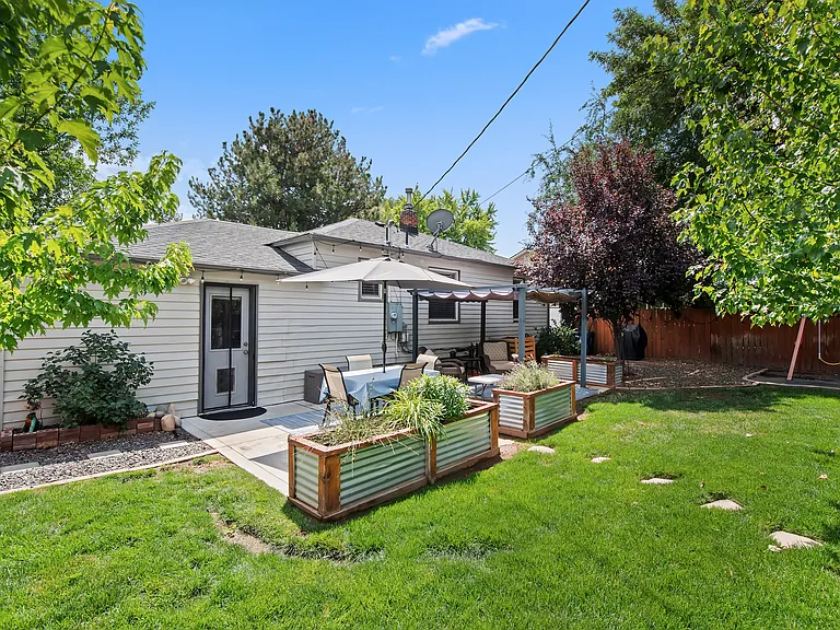 115 N Vinson St — Photo 24