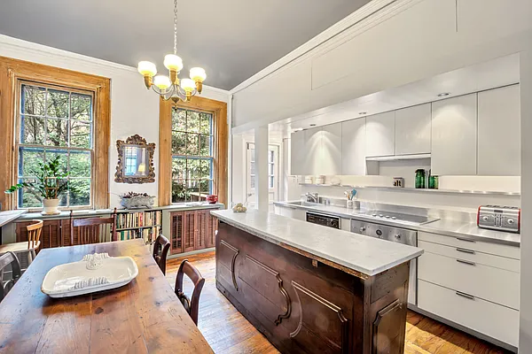 Rented by Compass | media 21