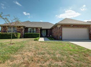 1622 W Village Ln, Springfield, MO 65807