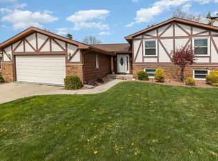 304 Little John Dr, Schererville, IN 46375