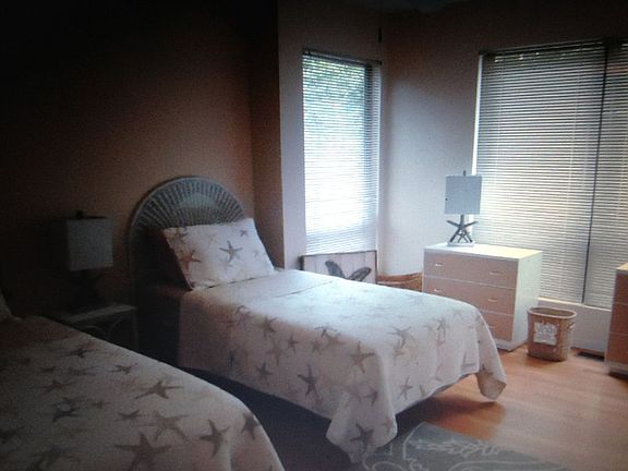 3rd image of 220 Norfolk Dr